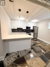 325 Cooper St in Ottawa, ON - Building Photo - Building Photo