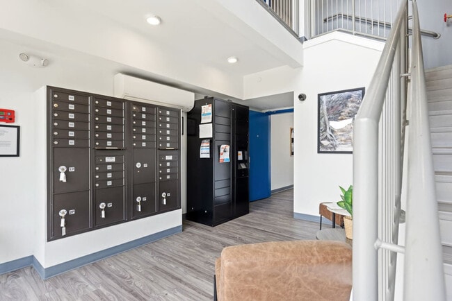 12607 Larchmere Blvd in Cleveland, OH - Foto de edificio - Building Photo