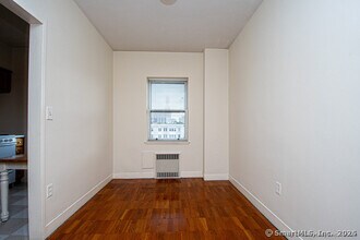 230 Farmington Ave in Hartford, CT - Building Photo - Building Photo