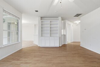 1519 Freestone Dr in Pflugerville, TX - Foto de edificio - Building Photo