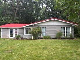 584 Cedardale Dr in Irwin, PA - Building Photo
