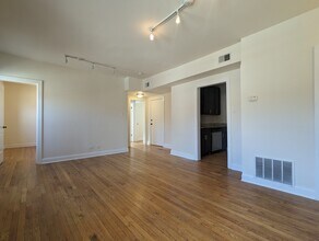 4032 N Ashland Ave, Unit 4040-3E in Chicago, IL - Building Photo - Building Photo