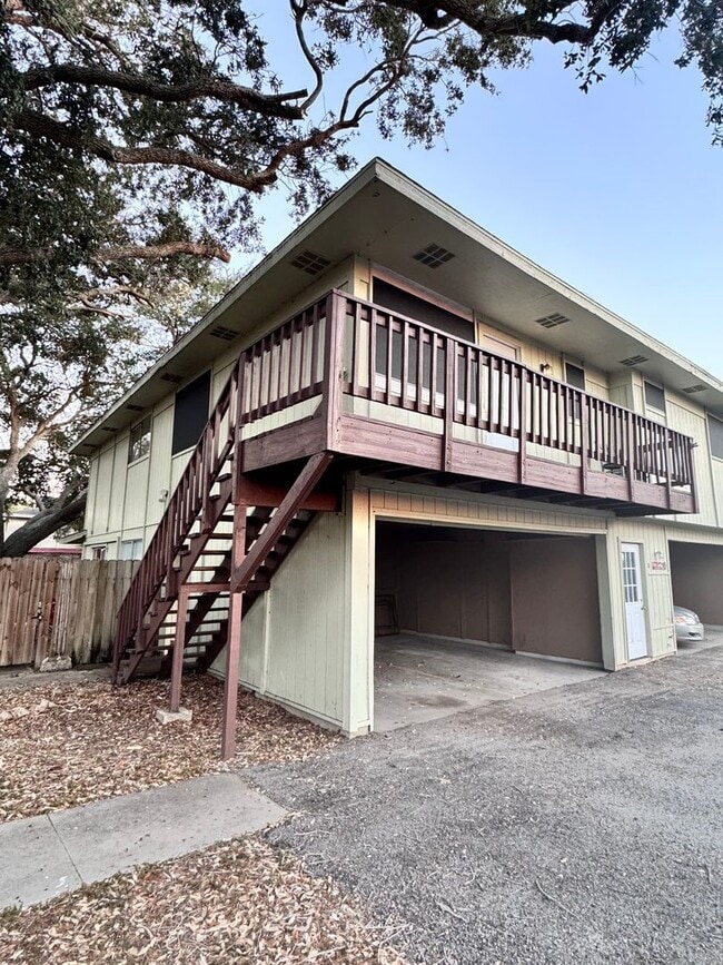 property at 1927 Hidden Way