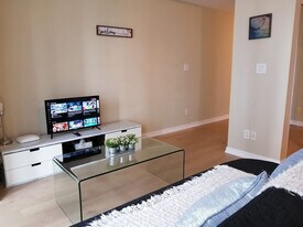 16 York St in Toronto, ON - Building Photo