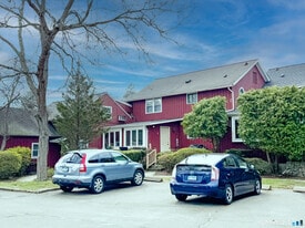 25 Saugatuck Ave in Westport, CT - Building Photo