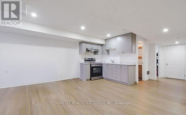 7 Brixham Ln in Brampton, ON - Building Photo - Building Photo