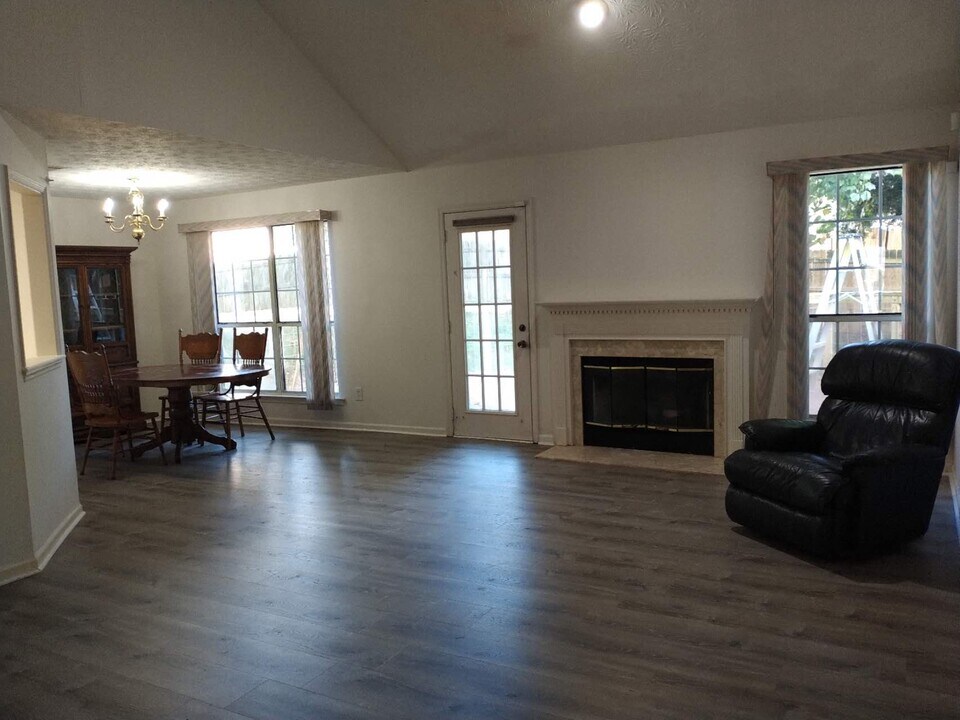 525 Longwood Ln in Peachtree City, GA - Building Photo