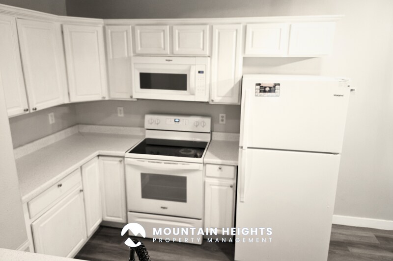 26 W 7500 S in Midvale, UT - Building Photo