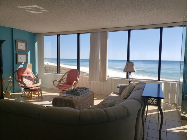 7205 Thomas Dr in Panama City Beach, FL - Foto de edificio - Building Photo