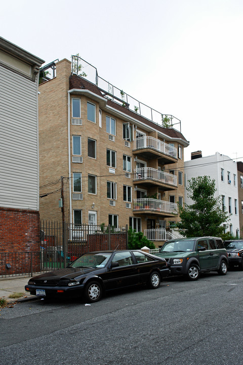 319 18th St in Brooklyn, NY - Building Photo