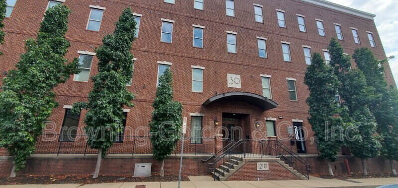 210 30th Ave N in Nashville, TN - Building Photo