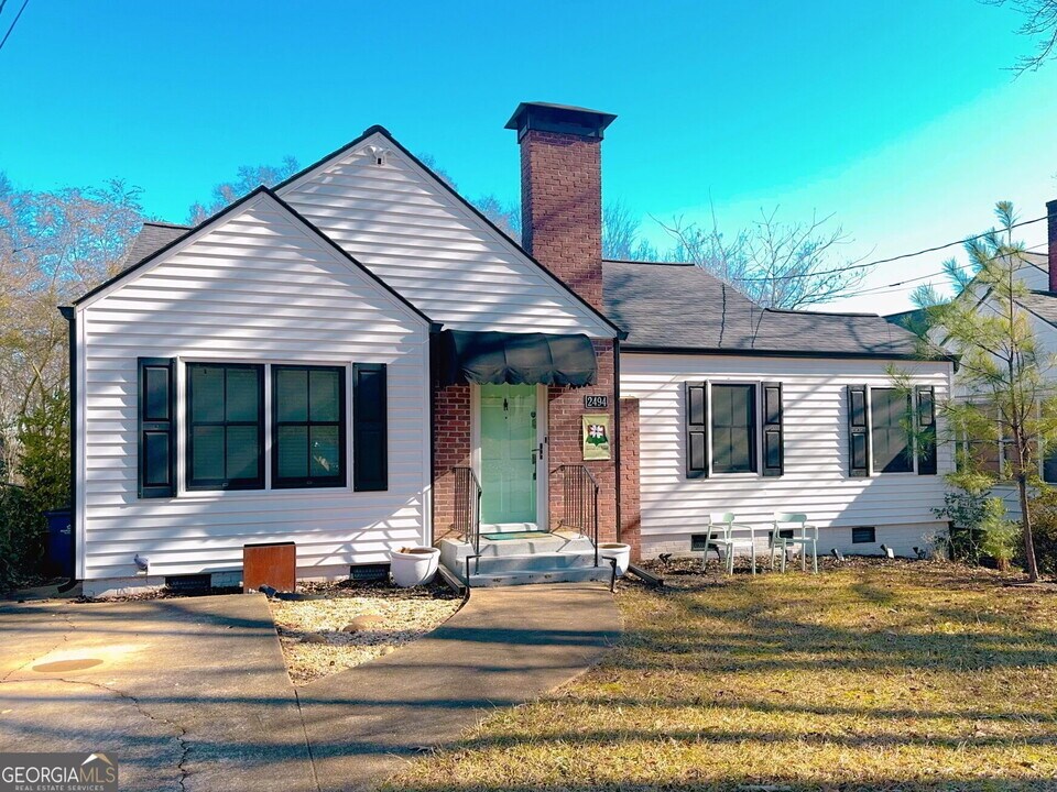 2494 Batavia St in East Point, GA - Building Photo