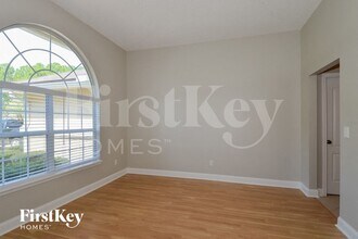 112 Glen Oaks Dr in Jacksonville, FL - Foto de edificio - Building Photo