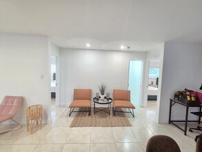 806 NE 4th St in Hallandale Beach, FL - Building Photo - Building Photo