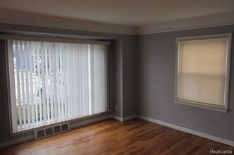 1551 McLain Ave in Lincoln Park, MI - Building Photo - Building Photo