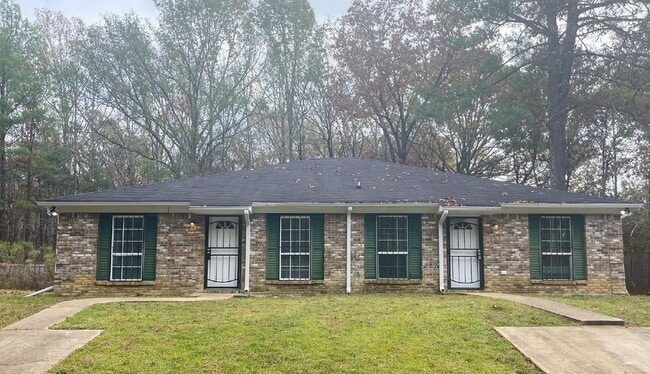 property at 2118 Thousand Oaks Dr