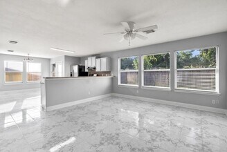 11838 Sardis Lake Dr in Tomball, TX - Building Photo - Building Photo