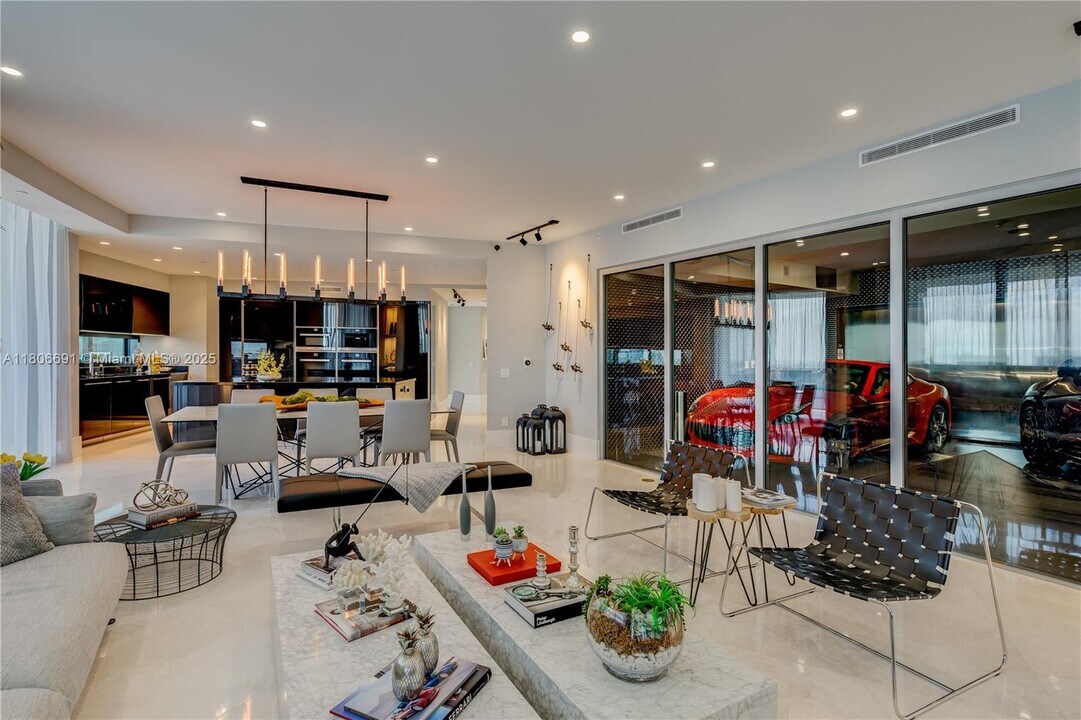 18555 Collins Ave, Unit 2403 in Sunny Isles Beach, FL - Building Photo