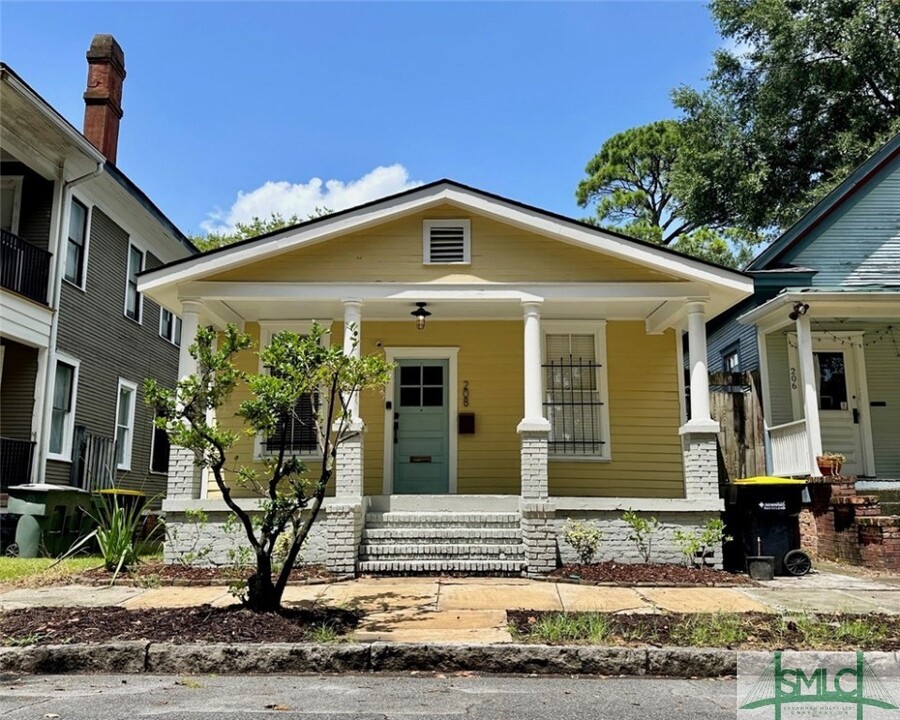 208 W 41st St in Savannah, GA - Building Photo