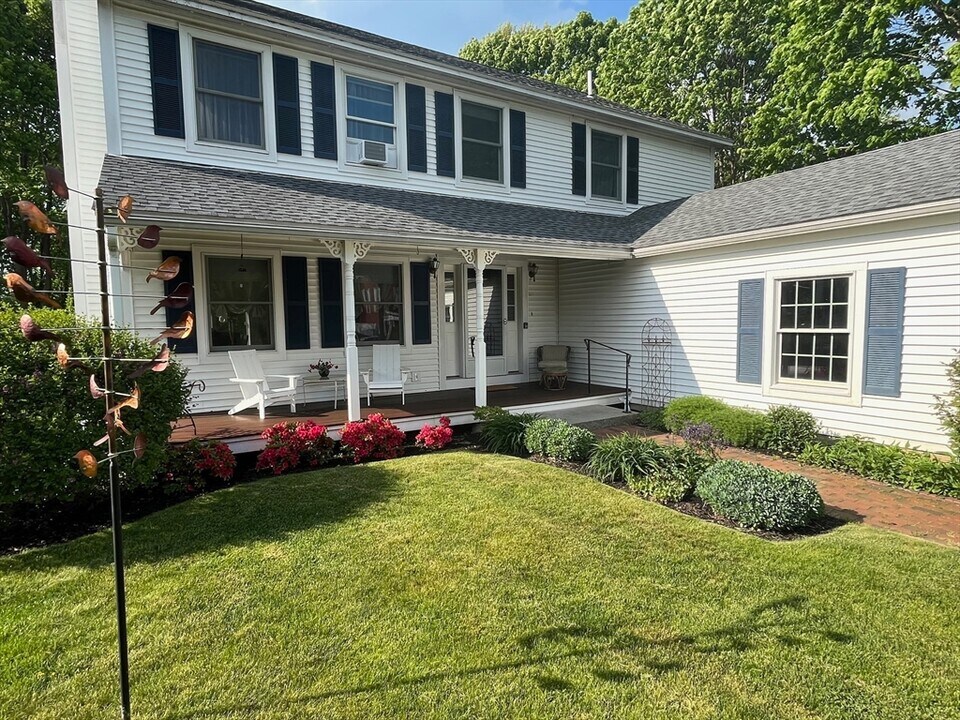 74 High St in Rockport, MA - Building Photo