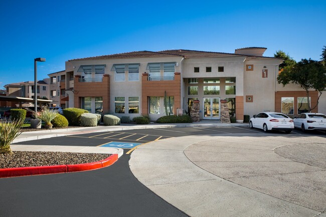 Sage Apartments in Phoenix, AZ - Foto de edificio - Building Photo