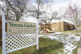 Verona Gardens in Verona, PA - Building Photo - Building Photo