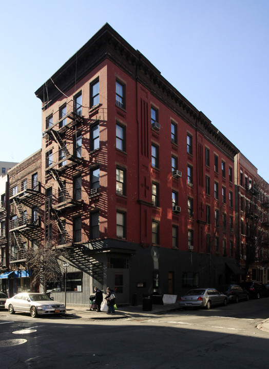 29 Bedford St in New York, NY - Building Photo