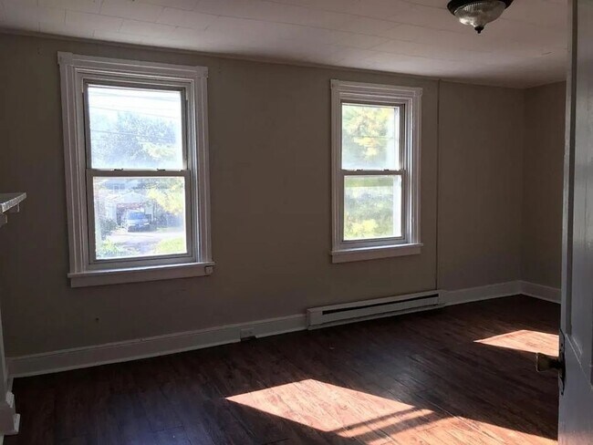 115 W Chapel Ave in Carlisle, PA - Building Photo - Building Photo