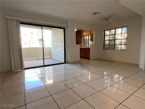 4872 Nara Vista Way, Unit 104 in Las Vegas, NV - Building Photo - Building Photo