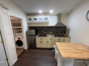 4053 Express Dr N, Unit Apartment in Ronkonkoma, NY - Building Photo - Building Photo