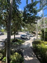 3500 Oaks Clubhouse Dr in Pompano Beach, FL - Building Photo - Building Photo