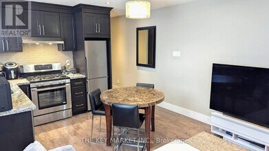 211-211 St Clements Ave in Toronto, ON - Building Photo - Building Photo