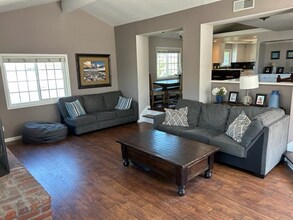 215 Knox St in Costa Mesa, CA - Building Photo - Building Photo