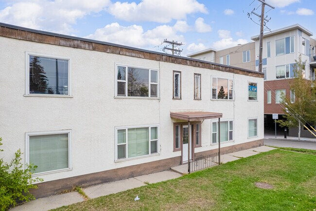 2016 Kensington Rd NW in Calgary, AB - Building Photo - Building Photo