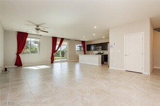 4435 Stardusk Falls Ave in North Las Vegas, NV - Building Photo - Building Photo