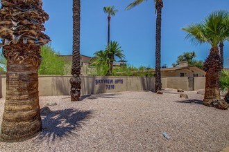 Skyview Apartments in Scottsdale, AZ - Foto de edificio - Building Photo