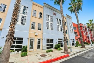 911 E Santa Ana Blvd in Santa Ana, CA - Building Photo