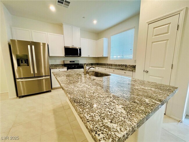 1163 Heliodor Ave in Henderson, NV - Building Photo - Building Photo