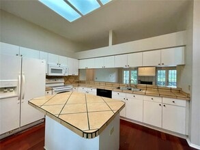 9605 Norchester Cir in Tampa, FL - Building Photo - Building Photo