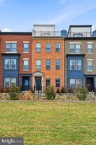 14325 Potomac Heights Ln in Rockville, MD - Building Photo