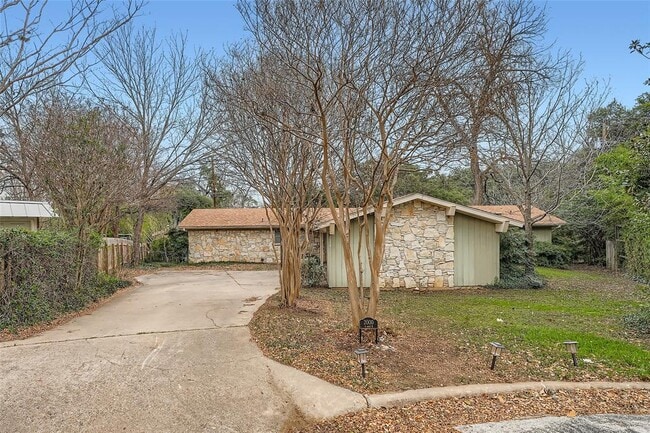 2000 Cody Ct in Austin, TX - Building Photo - Building Photo