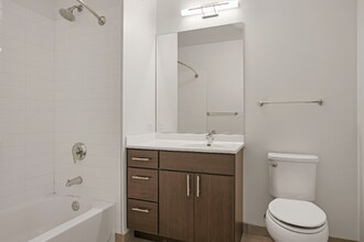168 W Superior St in Chicago, IL - Building Photo - Building Photo