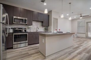 Avita Alamo Heights in San Antonio, TX - Building Photo