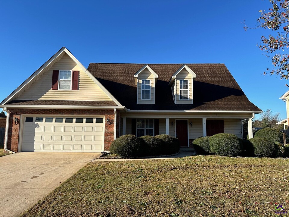 200 Myles Ln in Bonaire, GA - Building Photo