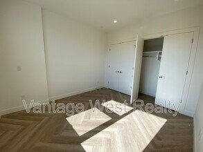 3316-3316 Lakeshore Rd in Kelowna, BC - Building Photo - Building Photo