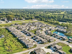 Dogwood Commons in Centerville, OH - Foto de edificio - Building Photo