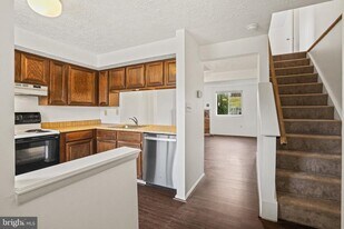 3525 Laurel View Ct in Laurel, MD - Building Photo