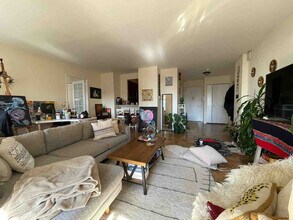 330 E 38th St in New York, NY - Building Photo - Building Photo