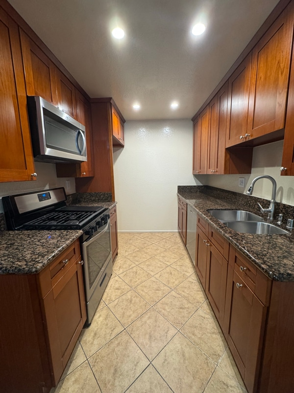 1670 Manning Ave in Los Angeles, CA - Building Photo - Building Photo