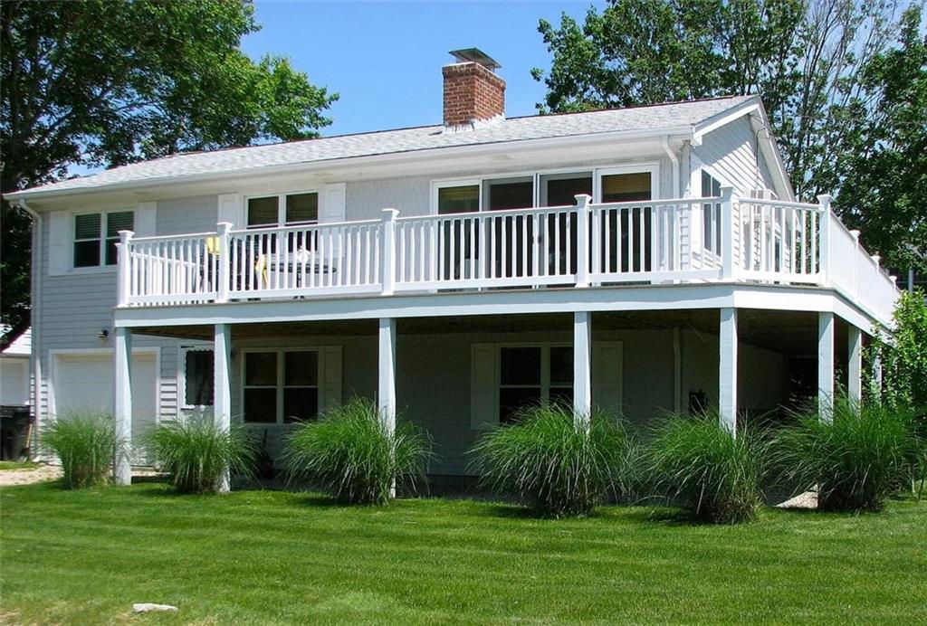 10 Burbank Ave in Narragansett, RI - Building Photo